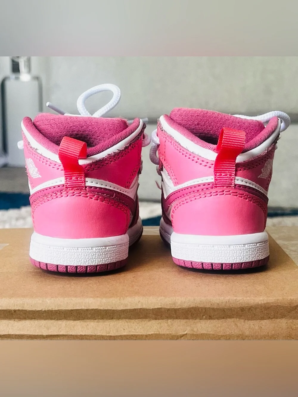 ✨Jordan 1 Mid ‘Valentine's Day’, TD Size 3C✨